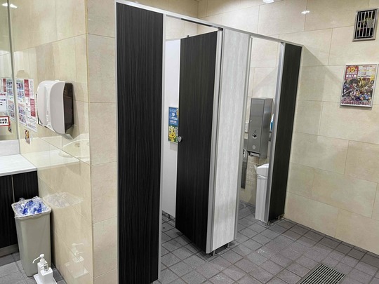 パチンコ店トイレブース　施工後