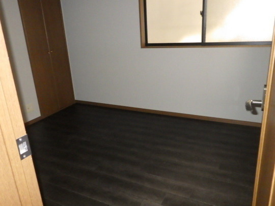 廊下フロアタイル貼　施工後