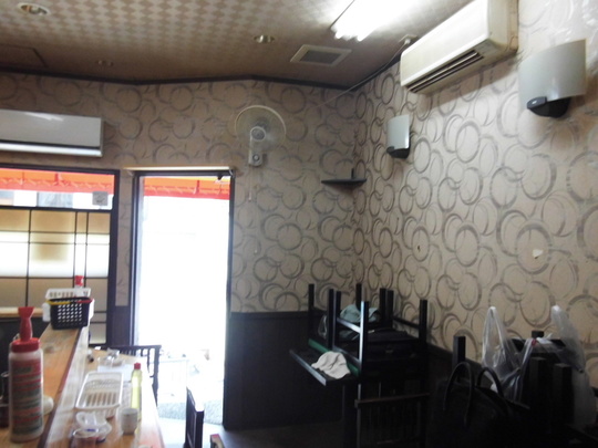 串カツ店クロス貼替　施工前