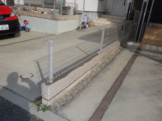 駐車場ブロック　フェンス　施工後