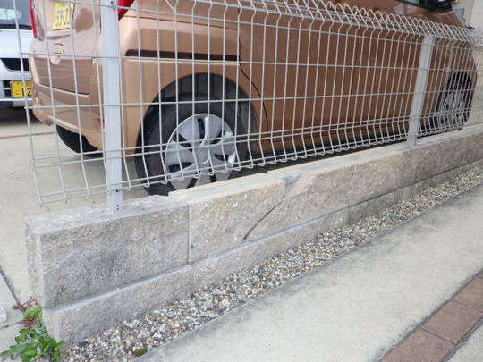 駐車場ブロック　フェンス　施工前